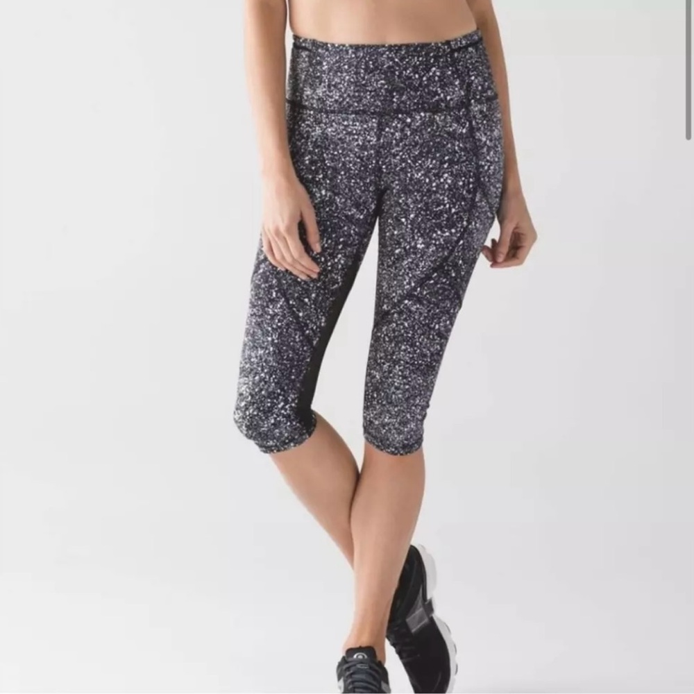 Lululemon Outrun 17" Crop Splatter White Black / Black